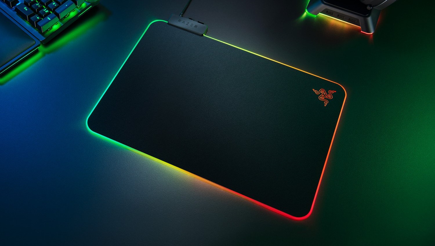  ماوس پد‌های ساده، ساختاری معمولی دارند و بسیار ارزان قیمت هستند. ماوس پد‌های گیمینگ، بهترین نوع ماوس پد‌های موجود در بازار هستند.